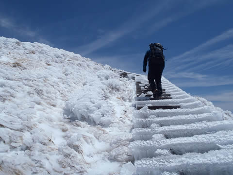 雪の階段