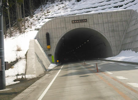 椎坂トンネル