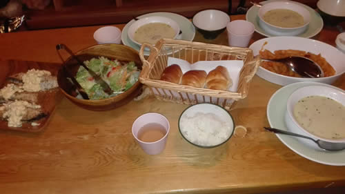 山荘夕食。