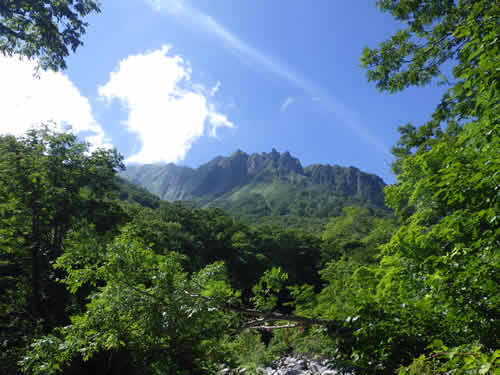 堅炭岩