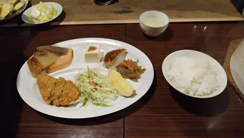 しらびそ小屋夕食。