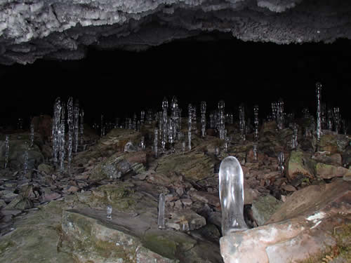 洞窟氷筍