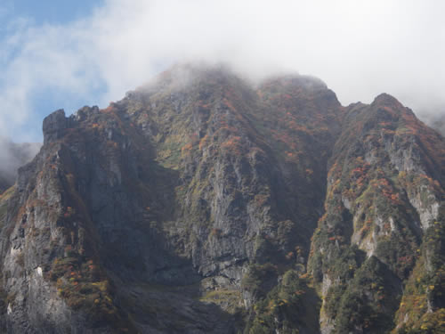 岩峰の紅葉