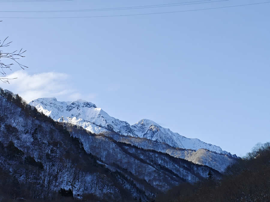 谷川岳冠雪